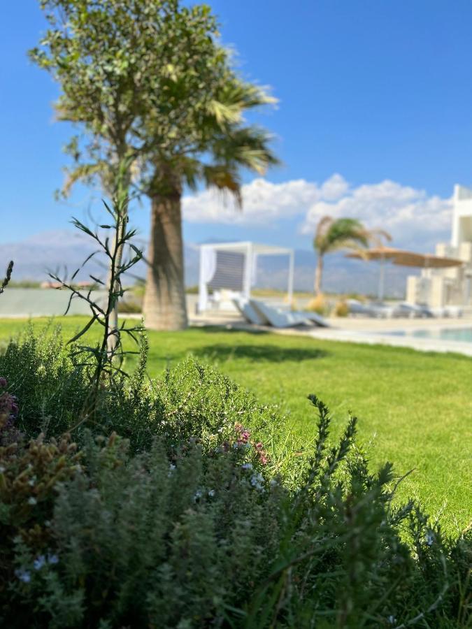 Villa Pnoe Seaside Kalamaki  Exteriör bild