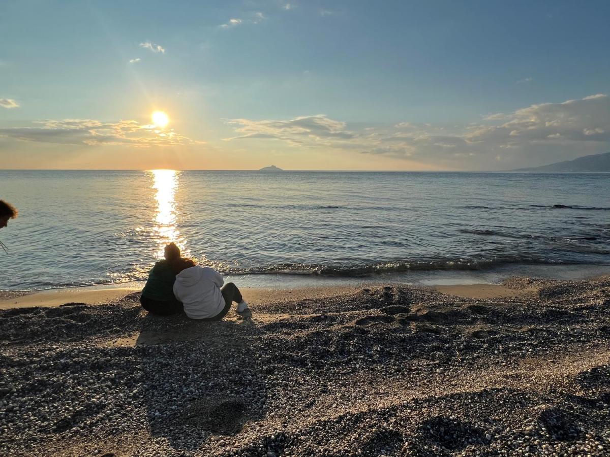 Villa Pnoe Seaside Kalamaki  Exteriör bild